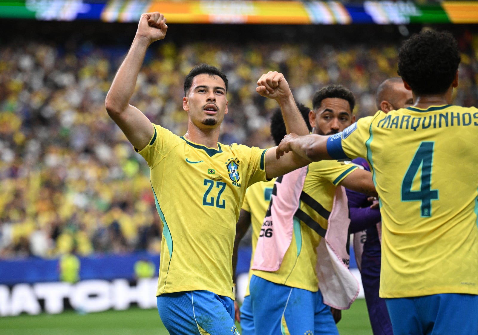 Brasil vence Japão e avança às oitavas de final da Copa do Mundo