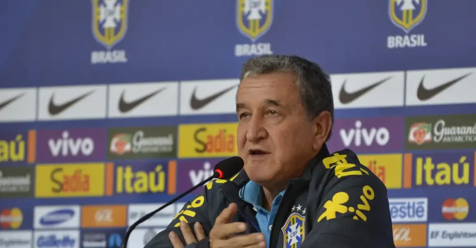 916163-parreira_coletiva_copa 2014