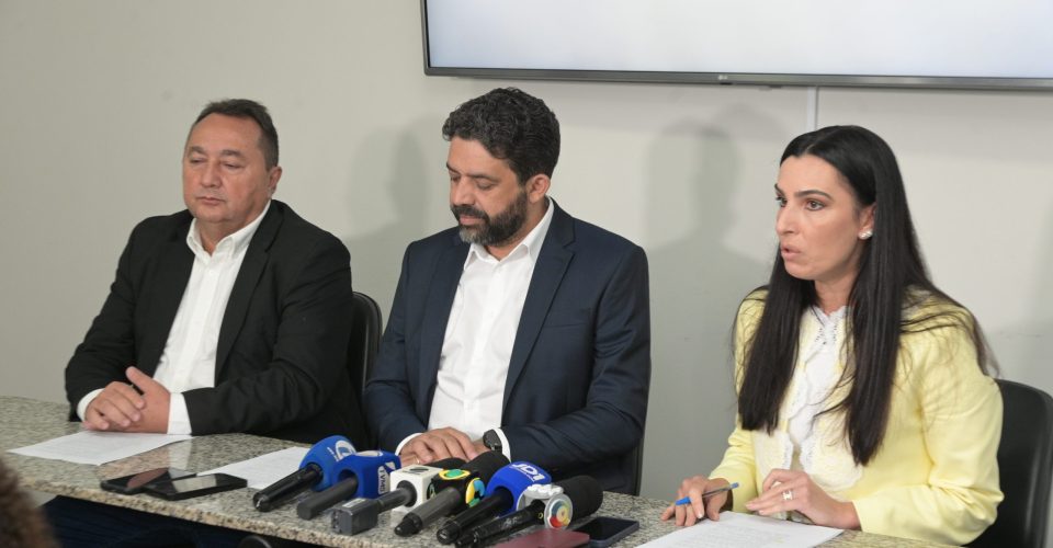Da esquerda para direita, Isaac Araújo, secretário de Fazenda, Ulysses Rocha, secretário de Governo e Cecília Saad Cruz Riskallah, procuradora-geral do Município - Foto; Nilson Figueiredo