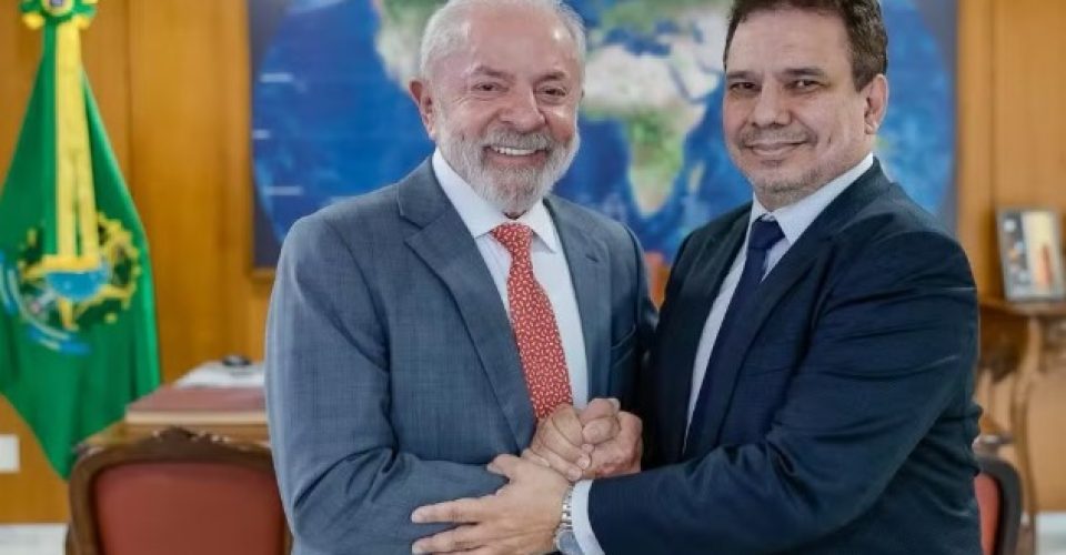 Lula e o novo ministro da Justiça e Segurança Pública, Wellington César Lima e Silva, após encontro no Palácio do Planalto, na terça-feira (13) - Foto: Ricardo Stuckert/PR