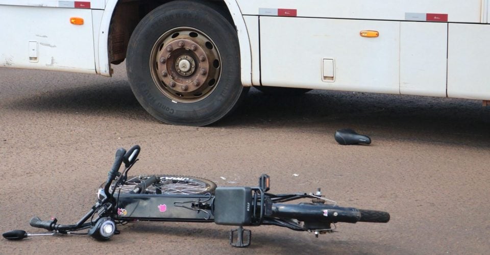 Acidente terminou com duas
mulheres gravemente feridas
na Av. Júlio de Castilhos, na
segunda-feira (30) -Foto: Roberta Martins