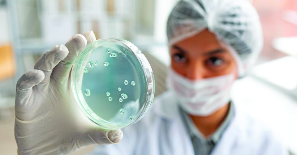 Produtos contaminados podem agravar quadro de saúde e causar infecção generalizada - Foto: Freepik